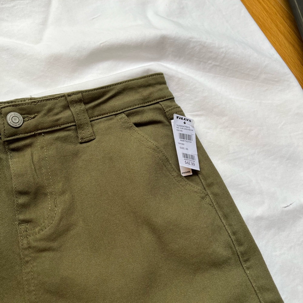 RSQ Mid Rise Cargo Midi Skirt. Dark Olive Green. Size 26. - Picture 7 of 7